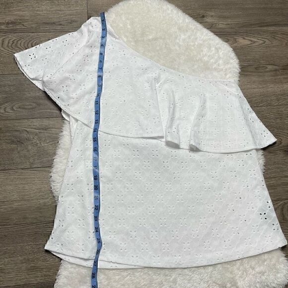Torrid Top White Eyelet One Shoulder Size 1 Ruffle Cute Short Sleeve Shirt - Picture 11 of 11